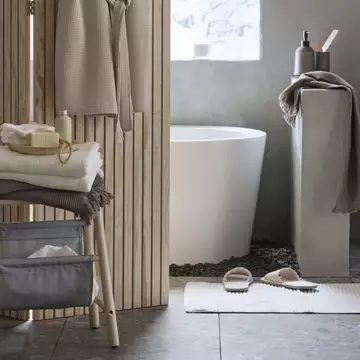 Summer Time | Πώς θα ανανεώσετε έξυπνα και εύκολα τα λευκά είδη στο μπάνιο σας