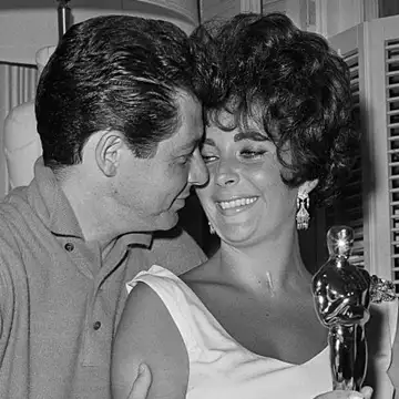 Η Elizabeth Taylor είχε αποπειραθεί να αυτοκτονήσει κατά τη διάρκεια του "απαίσιου γάμου" της με τον Eddie Fisher