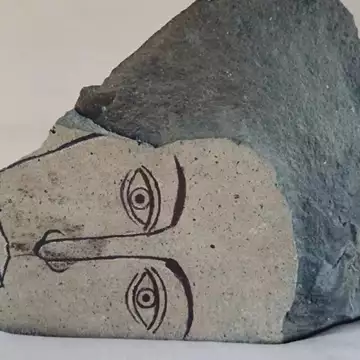 Η πέτρα ως καμβάς δημιουργίας | Μία εντυπωσιακή νέα έκθεση 27 καλλιτεχνών στο ατελιέ του ζωγράφου Νίκου Νικολάου