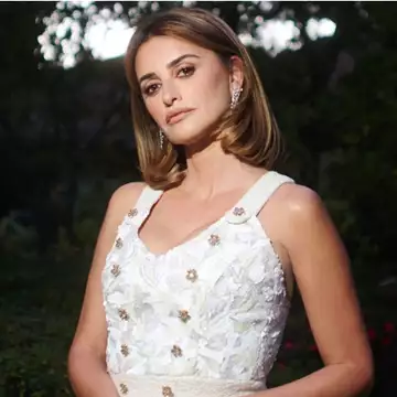 Η Penelope Cruz με το hair look που περισσότερες γυναίκες άνω των 50 θα έπρεπε να υιοθετήσουν