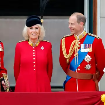 Βασιλιάς Κάρολος | Παραχώρησε τη θέση του στον αδερφό του, Edward σε μια ιστορική τελετή