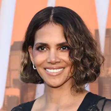 Halle Berry | Έκλεψε την παράσταση με το naked dress που επέλεξε για επίσημη πρεμιέρα