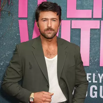 Brandon Sklenar | Υπερασπίζεται την Blake Lively και τις υπόλοιπες γυναίκες του It Ends With Us