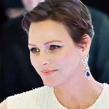 Πριγκίπισσα Charlene | H off shoulder λευκή δημιουργία που επέλεξε σε επίσημη εμφάνιση