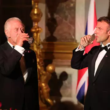 Βασιλιάς Κάρολος | Πόσες χιλιάδες ευρώ στοίχισε το δείπνο που του ετοίμασε ο Emmanuel Macron