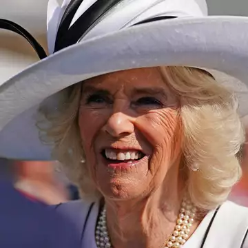 Βασίλισσα Καμίλα | Πώς τίμησε τη βασίλισσα Ελισάβετ με την εμφάνισή της