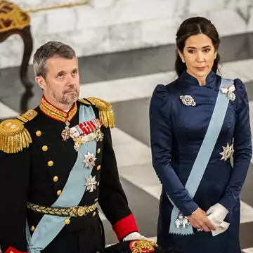 Βασίλισσα Mary | Η τιάρα που επέλεξε στα πρώτα επίσημα πορτρέτα