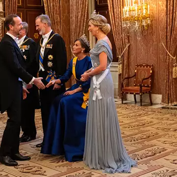 Γιατί η βασίλισσα Letizia χαιρετούσε καθιστή τους καλεσμένους στο δείπνο στην Ολλανδία