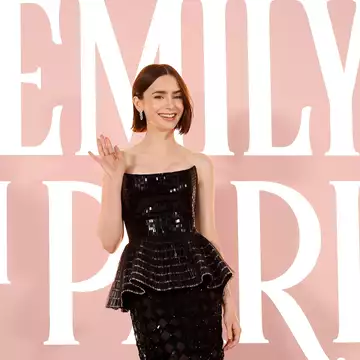 To Harper's Bazaar Greece στην πρεμιέρα του 4ου κύκλου Emily in Paris στο L.A.