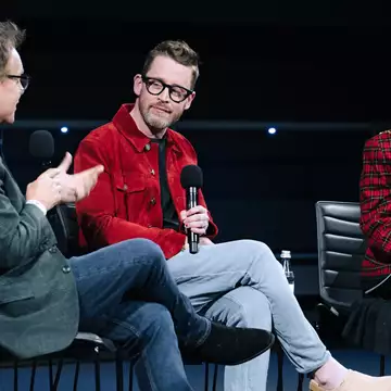 Home Alone | Η εμπειρία του να βλέπεις τη θρυλική ταινία μαζί με τον 45χρονο πλέον πρωταγωνιστή και τον σκηνοθέτη της