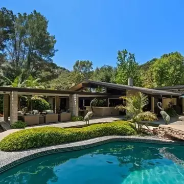 Jeremy Renner | Το Harper's Bazaar Greece στην υπέροχη κατοικία του στο Los Angeles