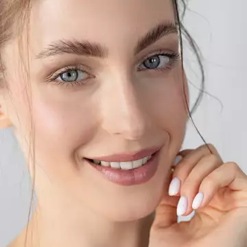 Face Taping | Η φυσική εναλλακτική του botox που κάνει θραύση στο εξωτερικό