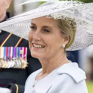 Δούκισσα Sophie | Η εμφάνιση στο garden party που ήταν βγαλμένη από παραμύθι