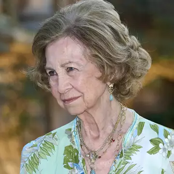 Σοφία της Ισπανίας | Το φλοράλ σύνολο στη νέα της εμφάνιση με τη βασίλισσα Letizia