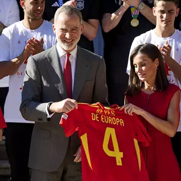 Πριγκίπισσα Leonor - Infanta Sofia | Τράβηξαν την ίδια φωτογραφία 12 χρόνια μετά