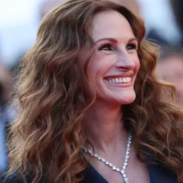 Η Julia Roberts βρήκε τον τρόπο να κάνει τα μαλλιά της να δείχνουν άμεσα πιο πλούσια και πυκνά