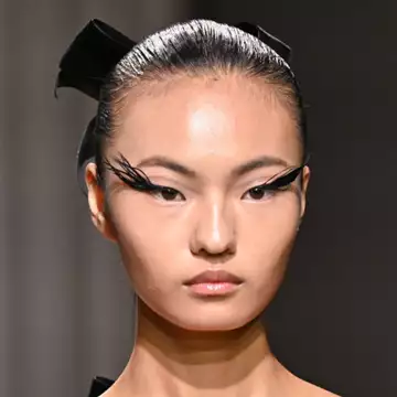 Haute Couture Week SS24 | Τα πιο ενδιαφέροντα beauty looks στο catwalk