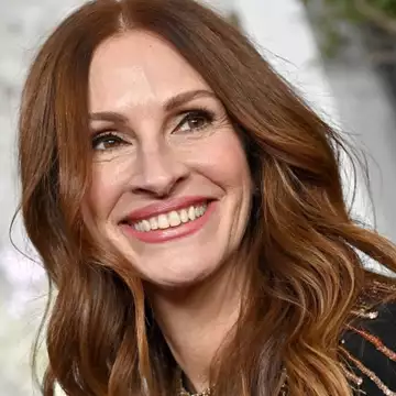 Η Julia Roberts υιοθέτησε το νεανικό κούρεμα που κολακεύει τις γυναίκες όλων των ηλικιών