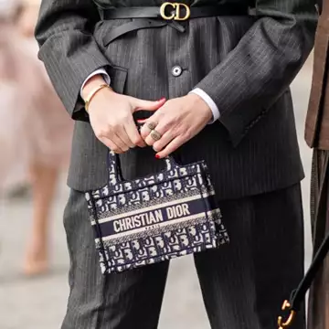 Αυτό είναι το βερνίκι νυχιών που φορούν οι πιο chic γυναίκες τώρα