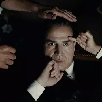 Cristóbal Balenciaga | Η ζωή του Ισπανού σχεδιαστή στη μικρή οθόνη