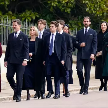 Γιατί το μνημόσυνο του τέως βασιλιά Κωνσταντίνου στο Λονδίνο άργησε έναν μήνα