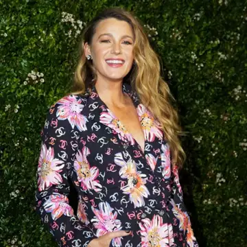 Όταν η Blake Lively "άνθισε"| Όλα τα υπέροχα floral outfits που έχει φορέσει προωθώντας τη νέα της ταινία