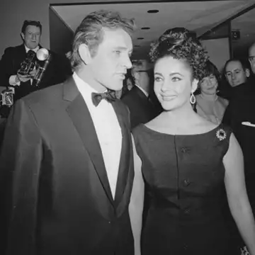 Richard Burton | Η υιοθεσία, οι πέντε γάμοι, ο αλκοολισμός και ο τραγικός θάνατος