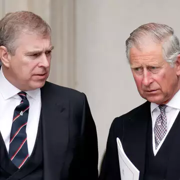 Βασιλιάς Κάρολος | Θα αφαιρέσει τα βασιλικά προνόμια από τον πρίγκιπα Andrew μετά την εμπλοκή του στη λίστα Epstein;