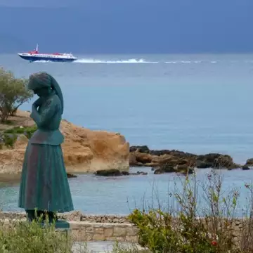 Το ελληνικό νησί που κάθε χρόνο γοητεύει όλο και περισσότερους φιλότεχνους