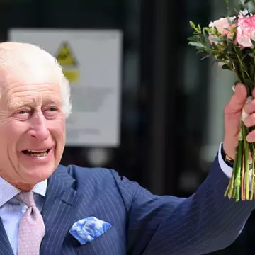 Βασιλιάς Κάρολος | Η λεπτομέρεια στη γραβάτα του που πρόσεξε μέχρι και το βρετανικό Μουσείο Φυσικής Ιστορίας