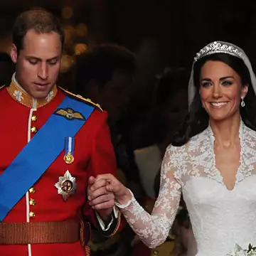 Kate Middleton - πρίγκιπας William | Τι πρόσεξαν οι βασιλικοί θαυμαστές στη φωτογραφία για την 14η επέτειο του γάμου τους;