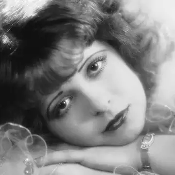 Clara Bow | Η συγκλονιστική ιστορία της μούσας της Taylor Swift