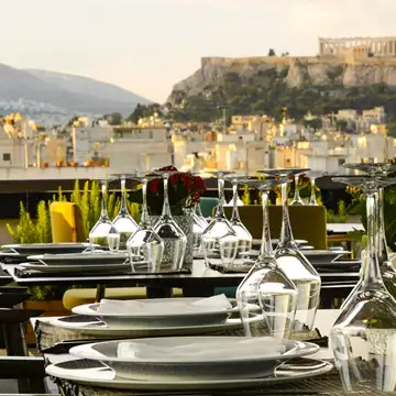 Ρεβεγιόν Πρωτοχρονιάς στο Wyndham Grand Athens, εκεί όπου η θέα είναι πανοραμική και η γεύση γιορτινή