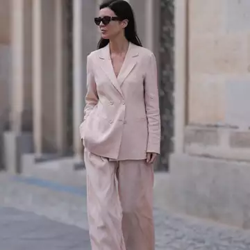 Τα πιο κομψά κοστούμια σε παστέλ χρώματα για την άνοιξη
