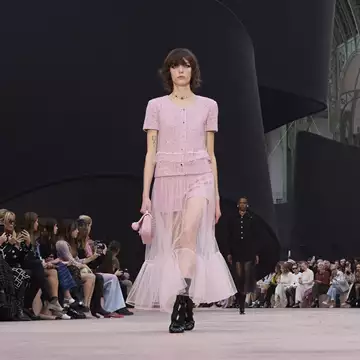 Μόδα Καλοκαίρι 2025 | Η μεγαλύτερη τάση στα χρώματα και ο πιο έξυπνος τρόπος για να τη συνδυάσετε