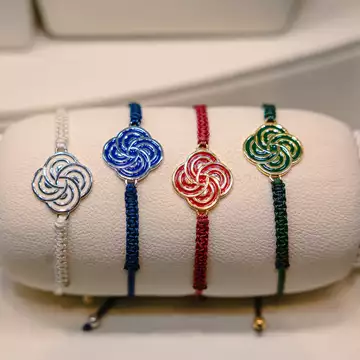 Τα ωραιότερα γούρια-κοσμήματα για το 2024