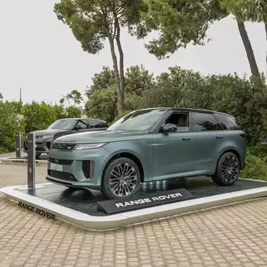 Η Range Rover φιλοξένησε στο Τatoi Club μία σειρά εμπειριών σύγχρονης πολυτέλειας