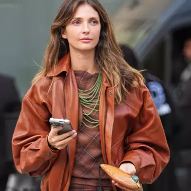 L for Leather | 6 δερμάτινα τζάκετ που θα κάνουν επίκαιρο το φθινοπωρινό σας ντύσιμο