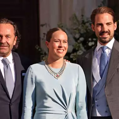 Nina Flohr | Με σοφιστικέ look στο Λονδίνο λίγο πριν γιορτάσει από την 4η επέτειο γάμου με τον Φίλιππο Ντε Γκρες