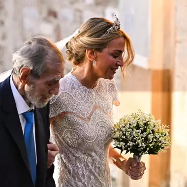 Χρυσή Βαρδινογιάννη | Η ιστορία της Antique Corsage Tiara που φόρεσε στον γάμο της με τον Νικόλαο Ντε Γκρες