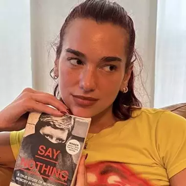 5 celebrities που έχουν τη δική τους λέσχη βιβλίου και πώς μπορούμε να γίνουμε μέλη