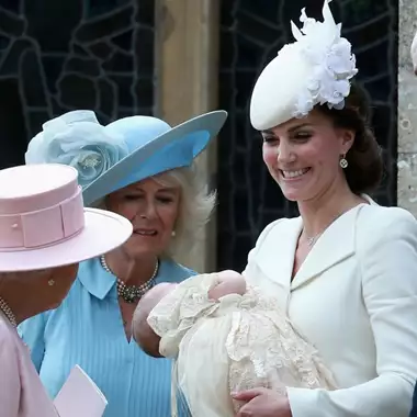 Βασίλισσα Καμίλα | Το στιλιστικό ατύχημα που είχε στη βάφτιση της πρικίπισσας Charlotte