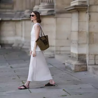 White Elegance | 12 κομμάτια σε λευκό που υπόσχονται να φέρουν το καλοκαίρι στις εμφανίσεις σας