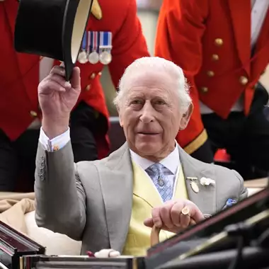 Βασιλιάς Κάρολος | Οι 2 λέξεις που άκουσε στο τηλέφωνο και κατάλαβε πως είχε πεθάνει η Ελισάβετ Β΄