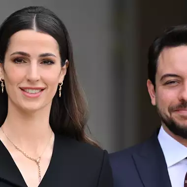 Πριγκίπισσα Rajwa | Η κομψή εμφάνιση στο Παρίσι και η σύγκριση με την Brigitte Macron