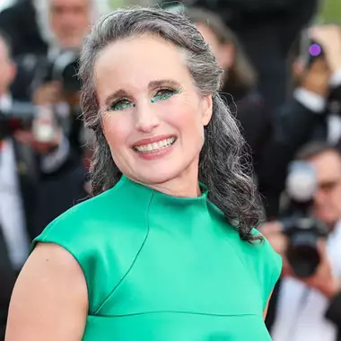 3 συμβουλές περιποίησης για να μακρύνετε τα γκρίζα μαλλιά σας