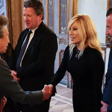 Πριγκίπισσα Άννα | Το ταξίδι στο Μιλάνο και η συνάντηση με την Donatella Versace