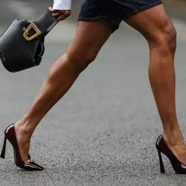 Οι μπορντό γόβες είναι τα πιο chic παπούτσια που θα φορέσετε φέτος