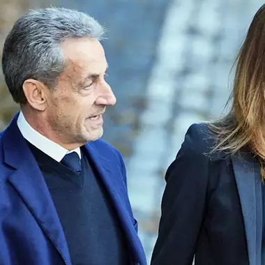 O Nicolas Sarkozy έμαθε πως έγινε παππούς μέσα στη φυλακή | Το όνομα του μωρού και ο φόρος τιμής στον πολιτικό