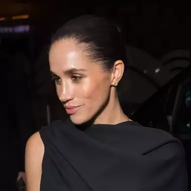 Meghan Markle | Το μήνυμα που στέλνει στη βασιλική οικογένεια μέσα από τα αρχικά της τσάντας της